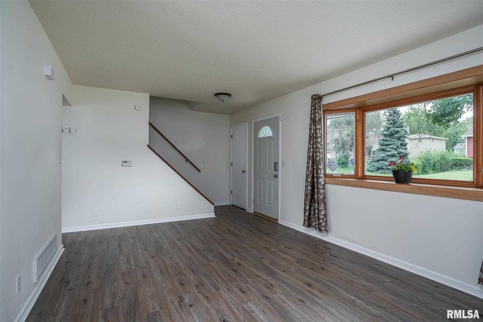 6418 Scott St, Davenport, IA 52806 - photo 1