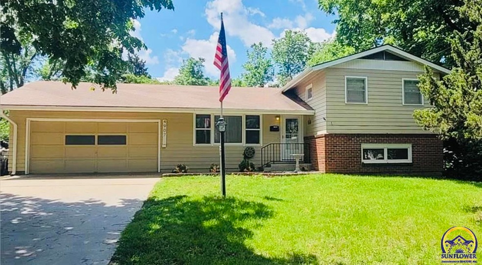 4907 SW 30th St, Topeka, KS 66614 - photo 1