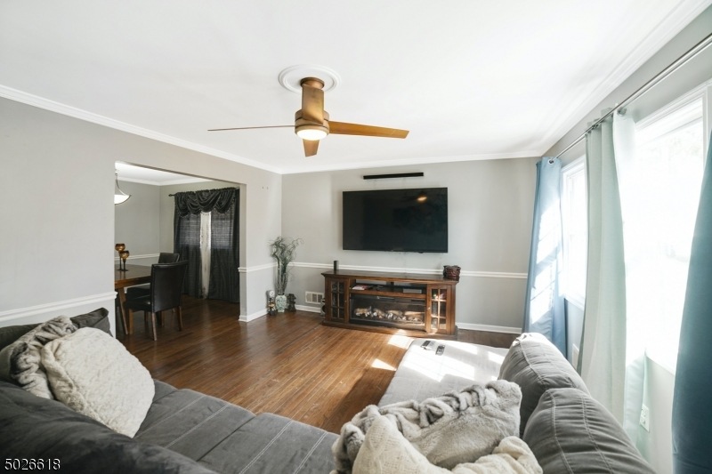 442 W 4th Ave, Roselle, NJ 07203 - photo 1