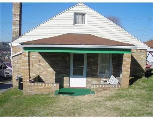 913 Hancock Ave, Vandergrift, PA 15690 - photo 1