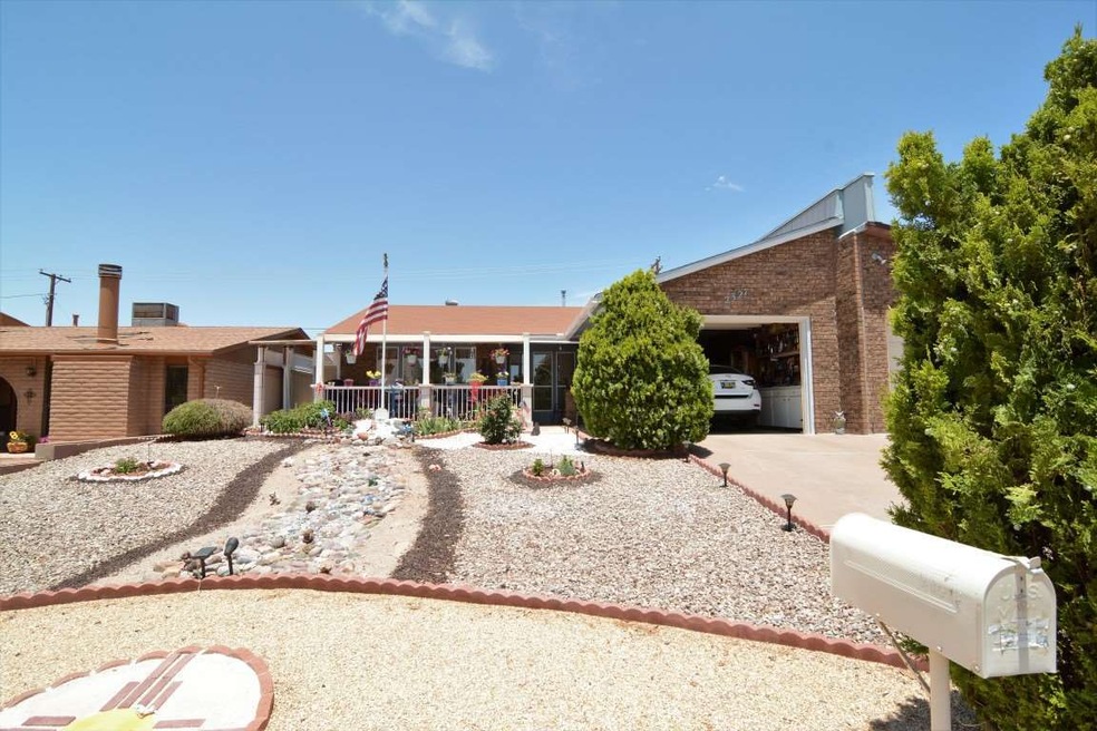 2327 Nevada Dr, Alamogordo, NM 88310 - photo 1