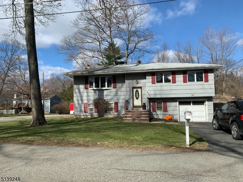 37 Lilchester Rd, Hopatcong, NJ 07843 - photo 1