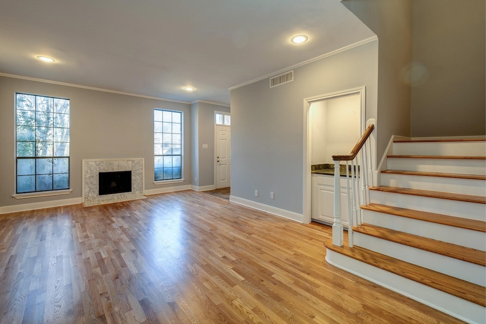 This 2/2.5, 2 story townhome in an established Wes