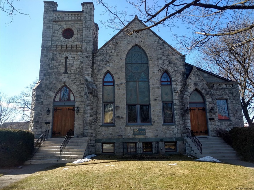 125 Circular St unit 3, Saratoga Springs, NY 12866 - photo 1