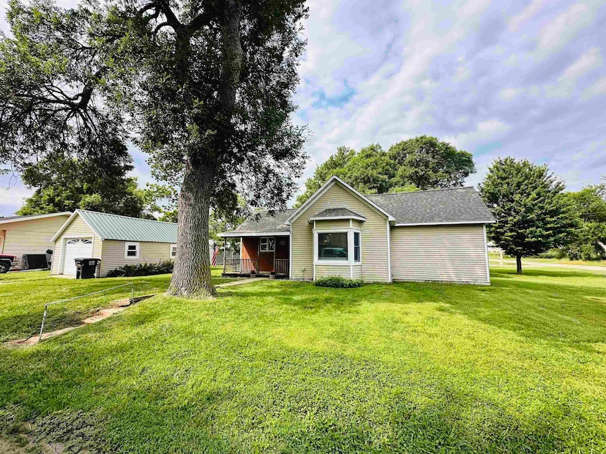 9730 S Claude Ave, Holstein, NE 68950 - photo 1