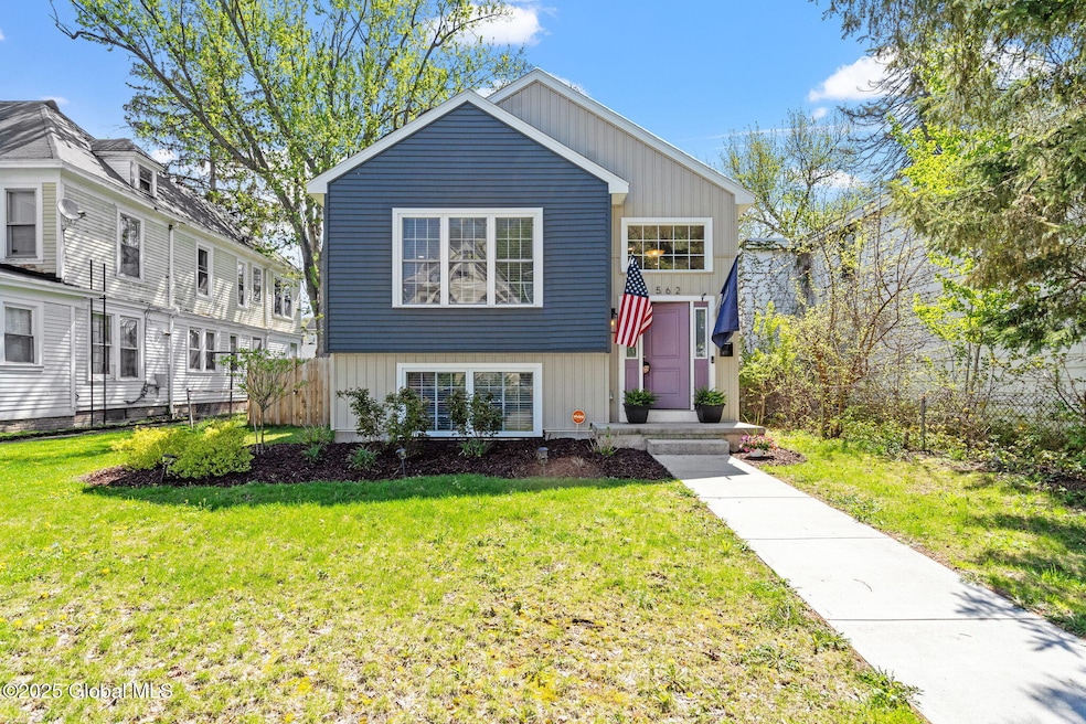 1-web-or-mls-562-3rd-ave