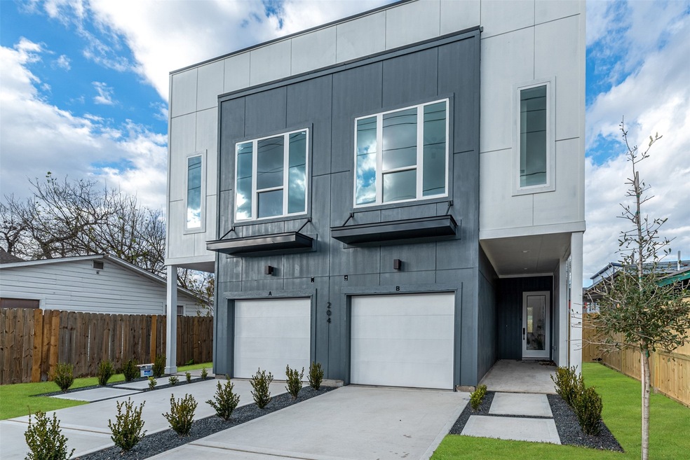 204 Marathon St unit B, Houston, TX 77018 - photo 1