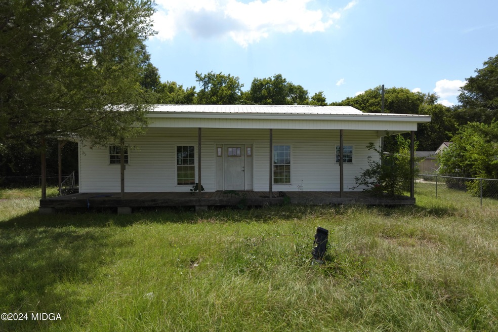 2285 Front of house view