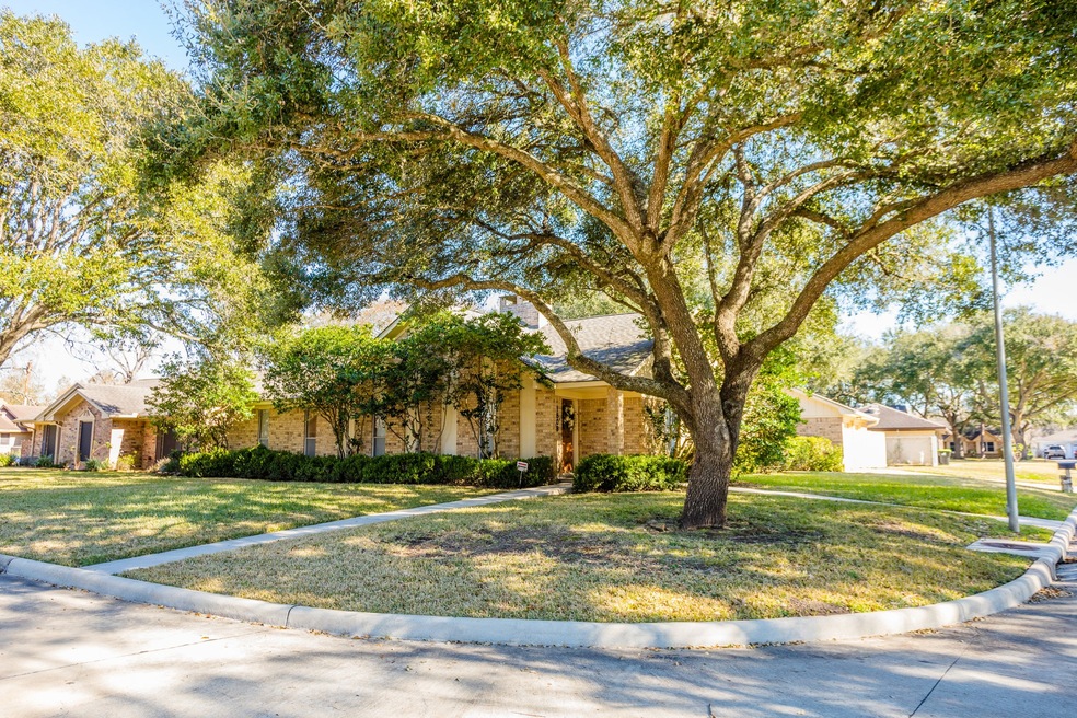 1808 Laurel Oaks Dr, Richmond, TX 77469 - photo 1