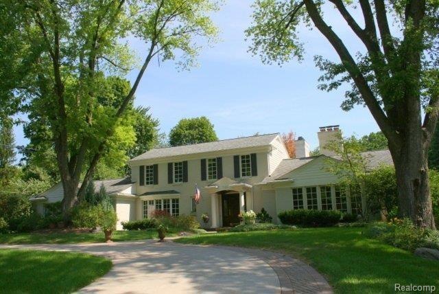 1122 E Glengarry
