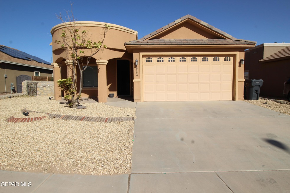 812 Desert Sky Dr, Horizon City, TX 79928 - photo 1