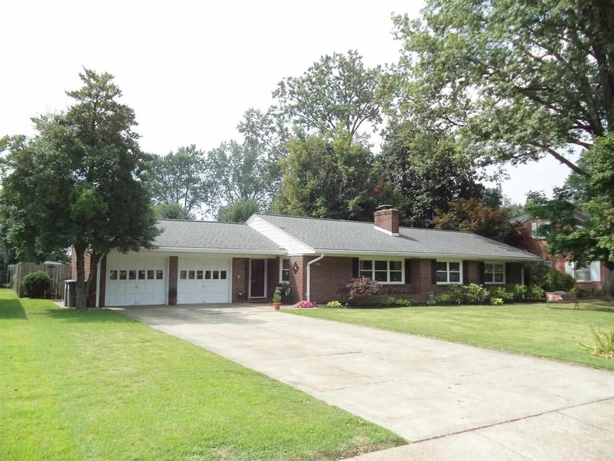 3 BR, 2 BA HOME WITH FINISHED BASEMENT IN MOVE IN 