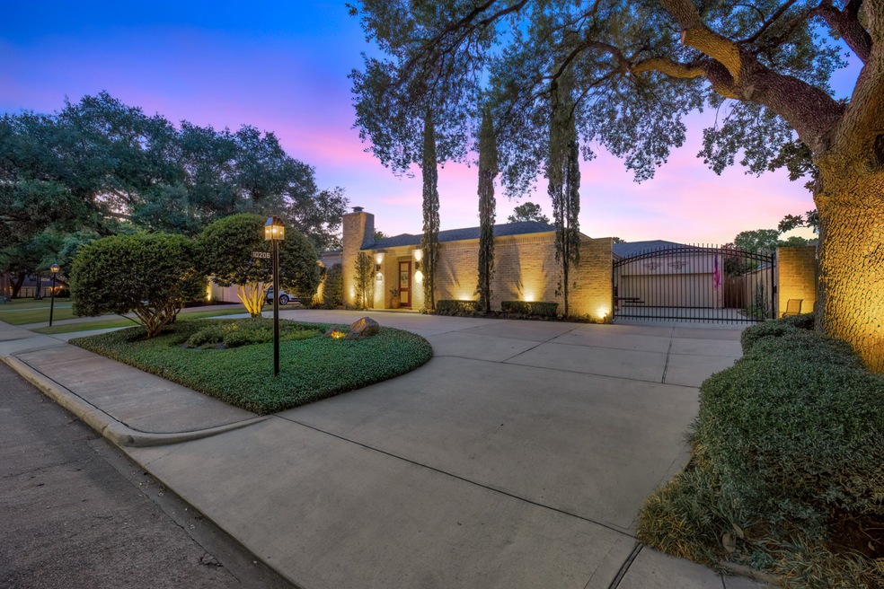 10206 Inwood Dr, Houston, TX 77042 - photo 1