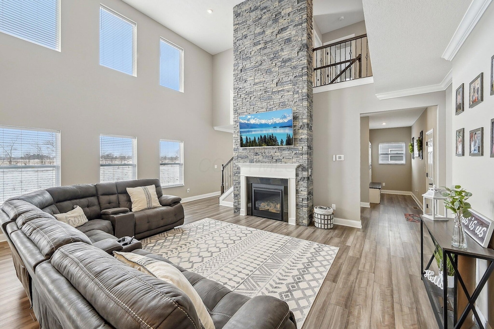 18-web-or-mls-Walker Pointe Dr-018