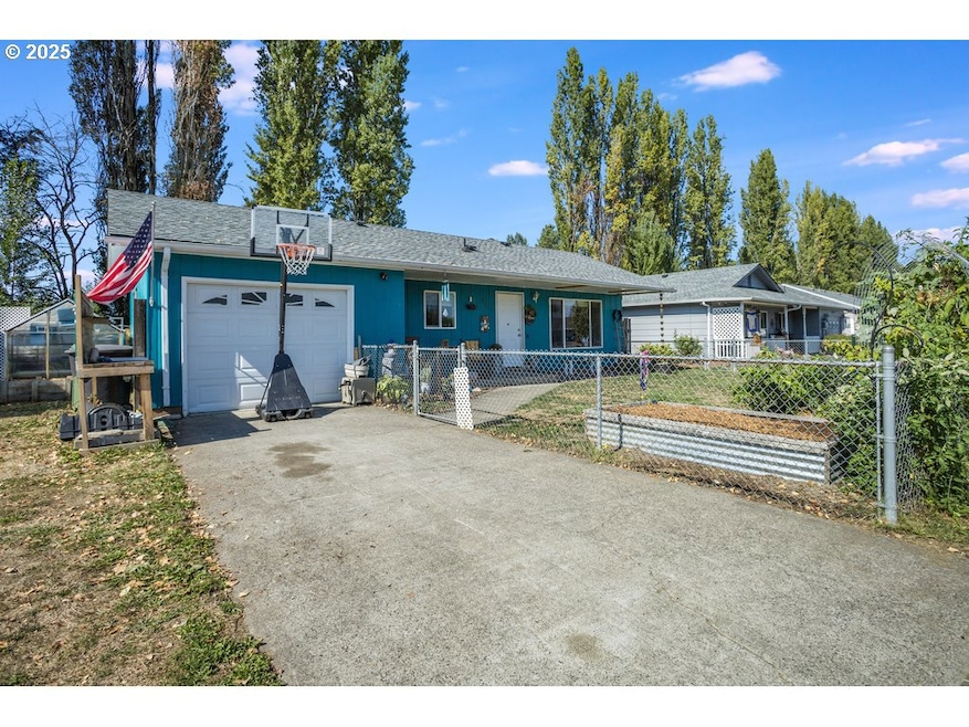 767 34th Ave, Longview, WA 98632 - photo 1