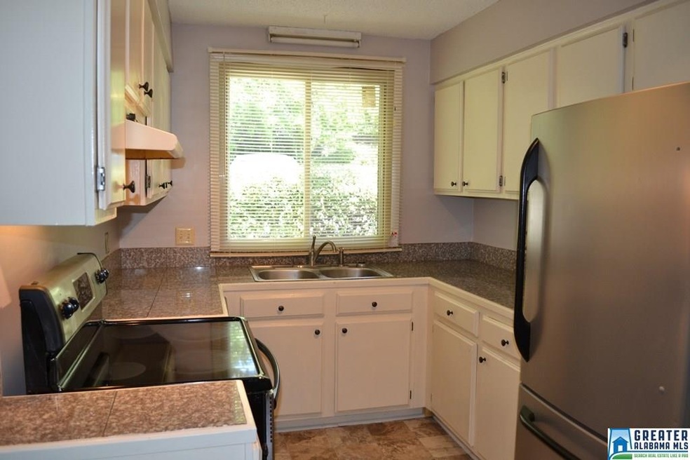 WELCOME HOME TO 400 RUNNING BROOK RD IN HOOVER.  U