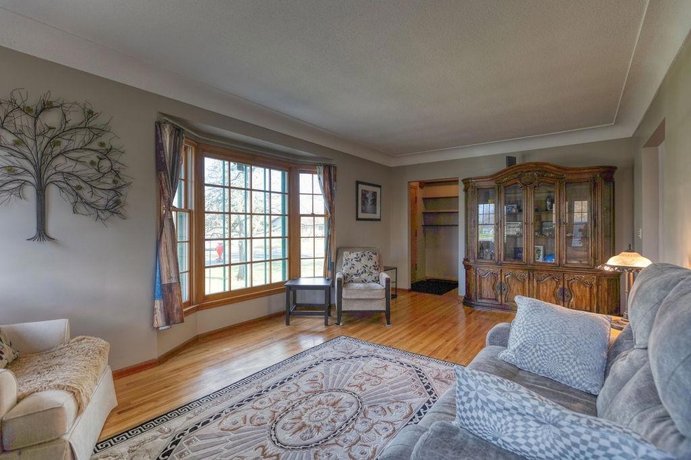 8936 Colfax Ave S, Bloomington, MN 55420 - photo 1