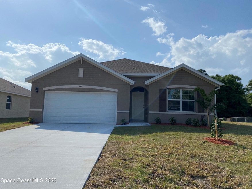 942 COLONIAL FRONT