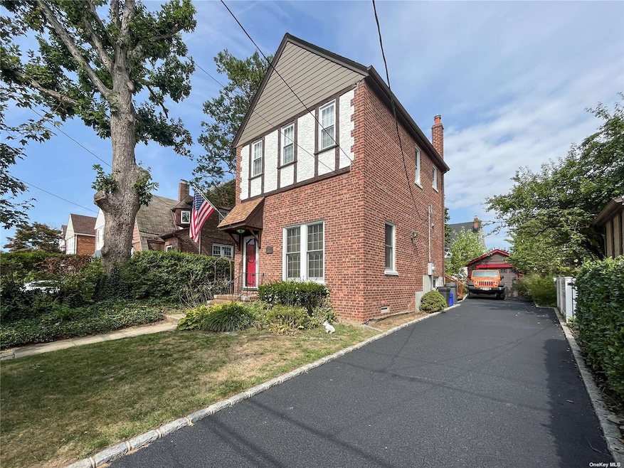 37 Dubonnet Rd, Valley Stream, NY 11581 - photo 1