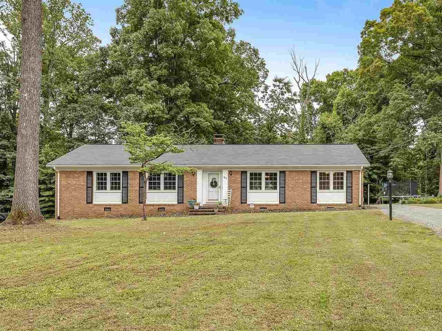 809 Driftwood Dr, Siler City, NC 27344 - photo 1