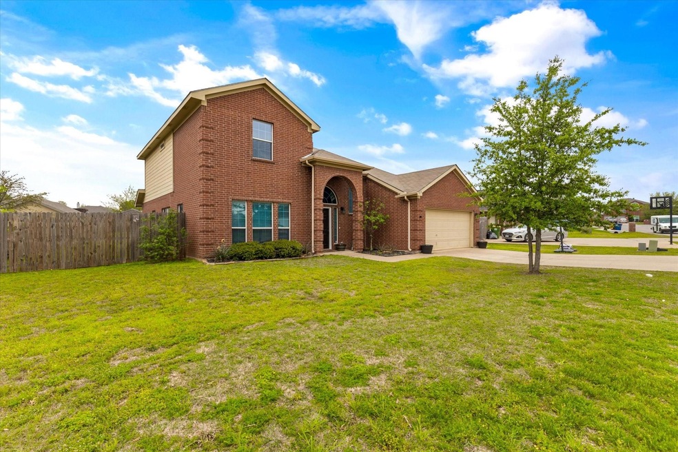 810 Wandering Ct, Granbury, TX 76049 - photo 1