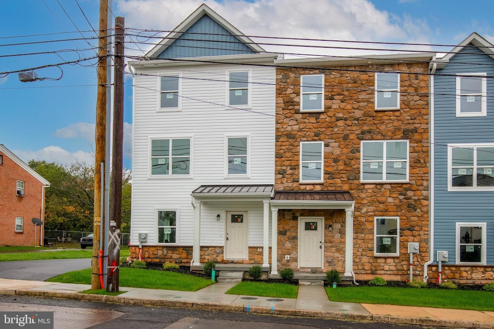 492 N 2nd St, Souderton, PA 18964 - photo 1