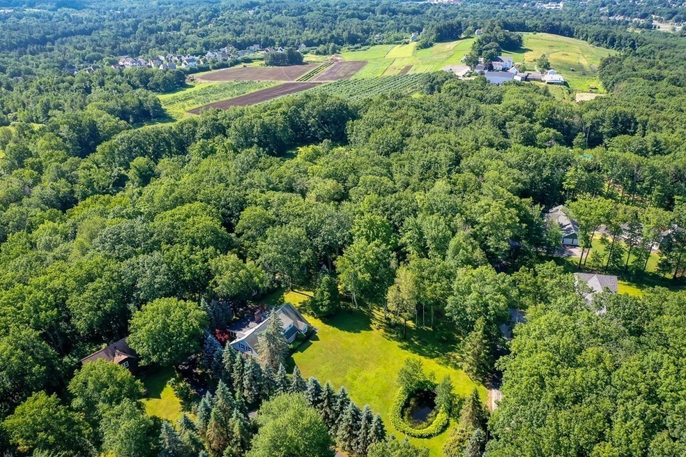 541 Marshall Rd, Fitchburg, MA 01420 - photo 1