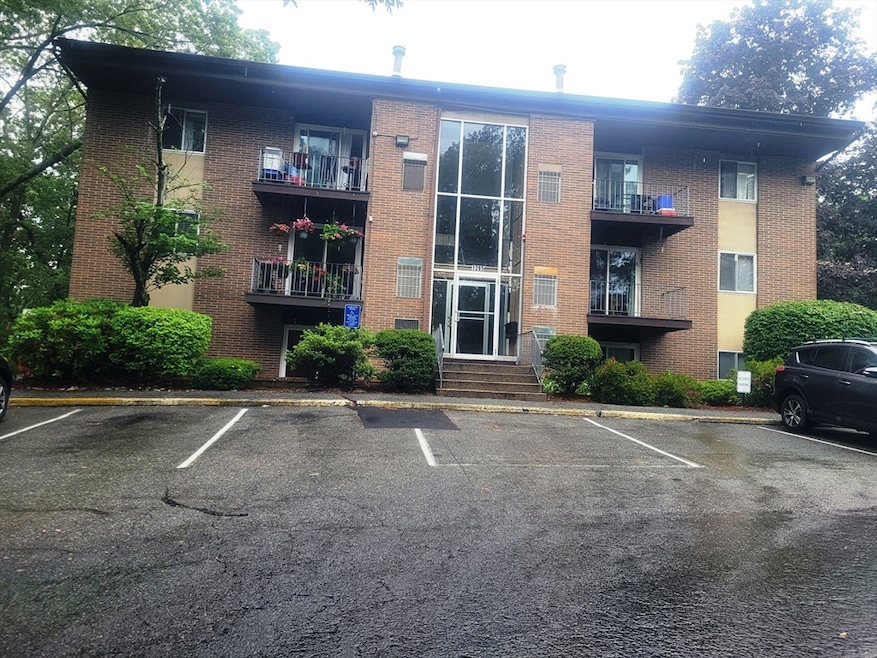 1285 Lawrence St unit 8, Lowell, MA 01852 - photo 1