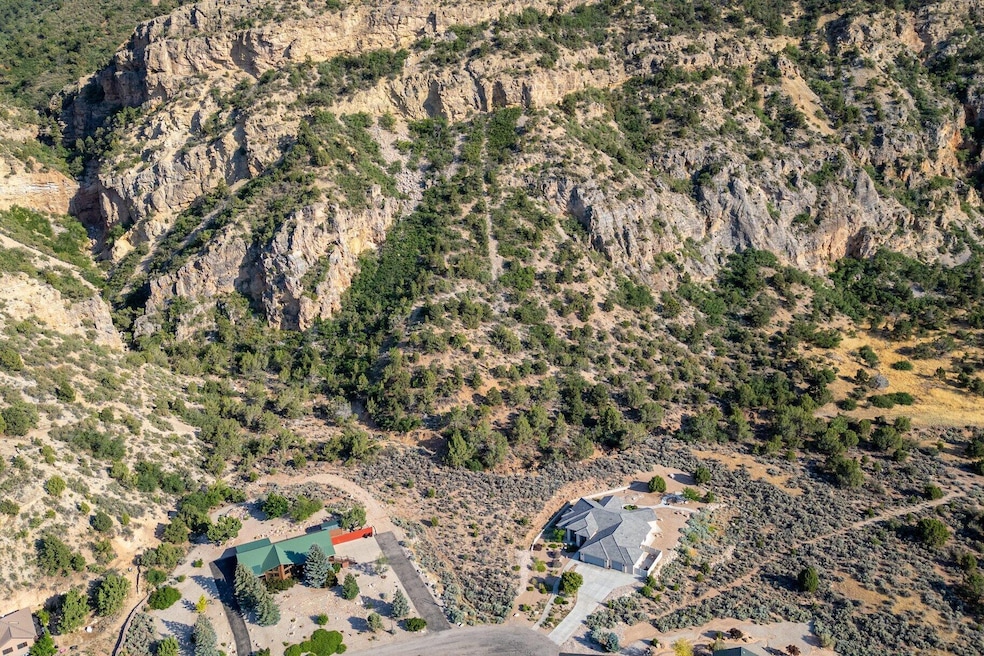 001_03-2235_s_checksani_cliffs_ln-3_52