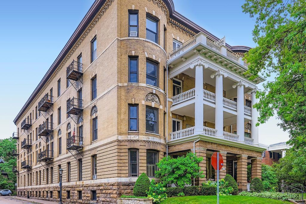 442 Summit Av., unit 6