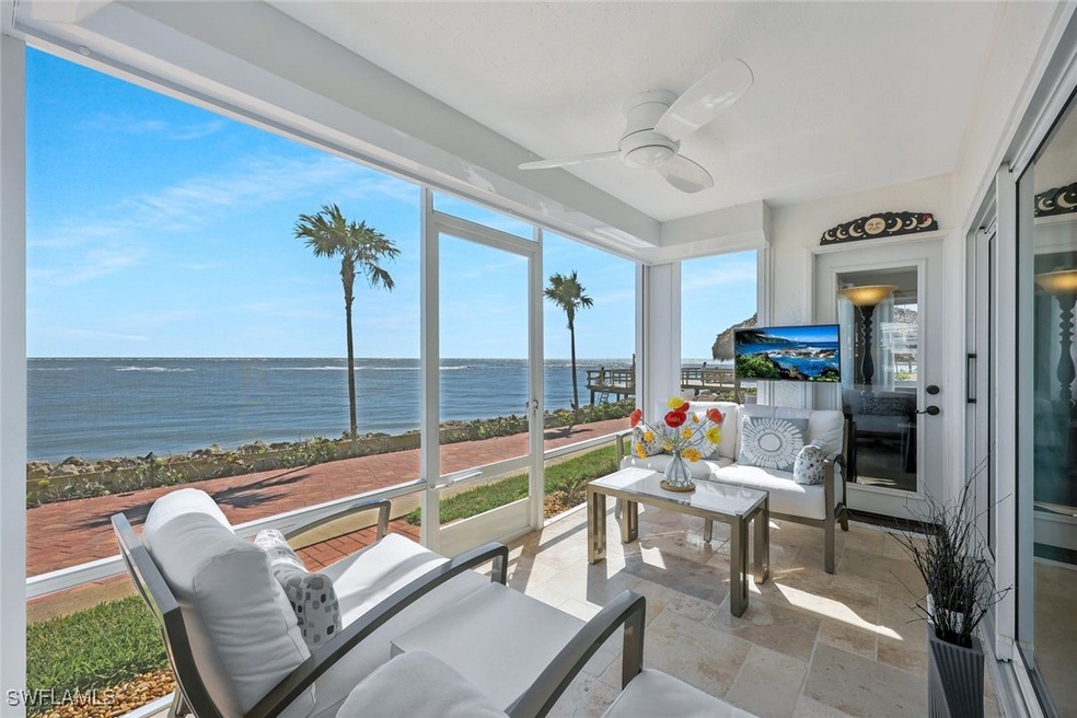 Sunroom with ceiling fan
