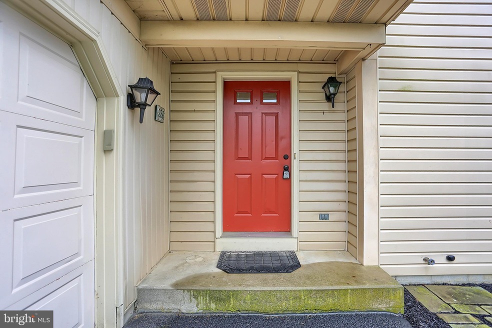 226 Pine Ln, New Holland, PA 17557 - photo 1