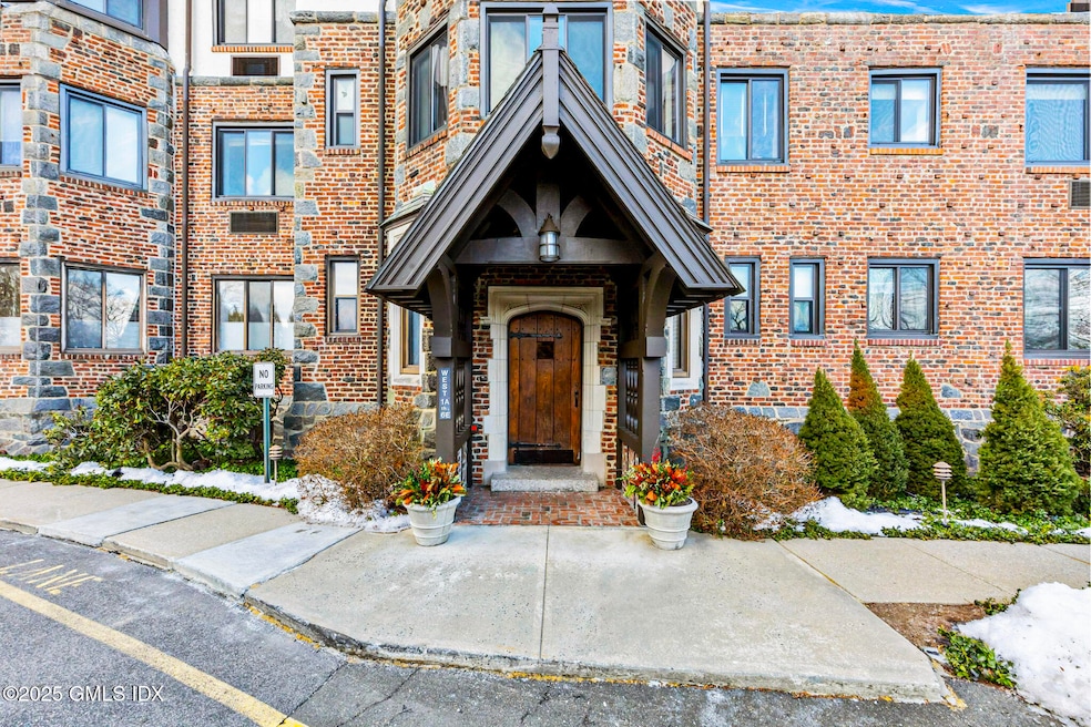 2-web-or-mls-47-lafayette-pl-unit-4c