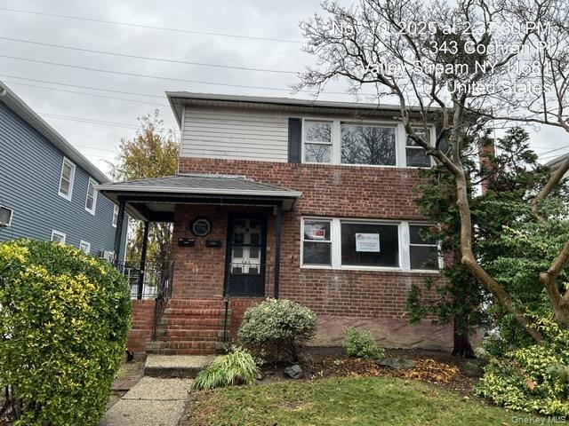 343 Cochran Place, Valley Stream, NY 11581 - photo 1