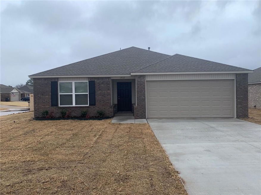 1903 Oak Tree Ct, Shawnee, OK 74804 - photo 1