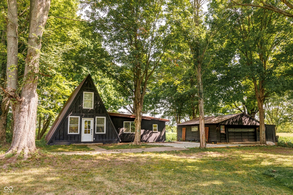 7042 E 1000 N, Pendleton, IN 46064 - photo 1