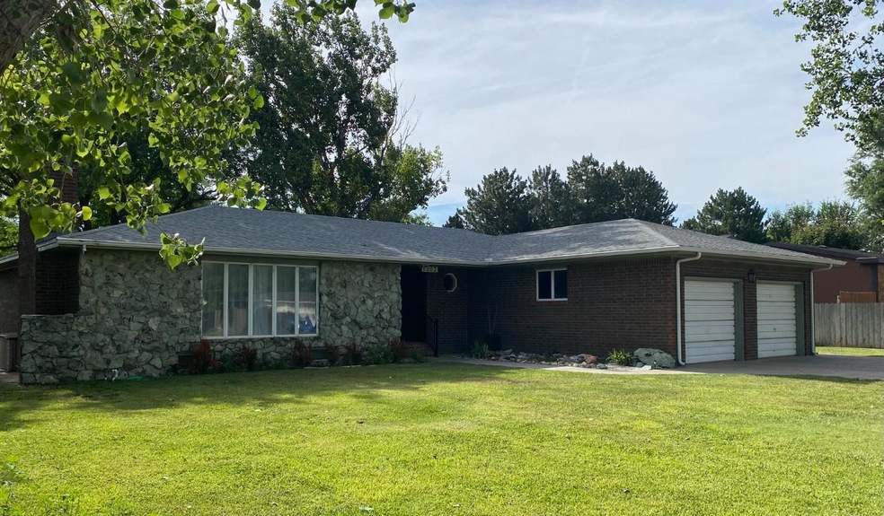 1202 S Adams St, Hugoton, KS 67951 - photo 1