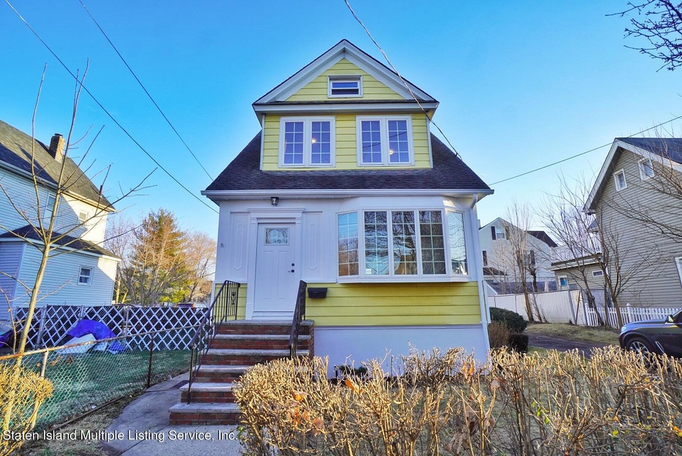 880 Delafield Ave, Staten Island, NY 10310 - photo 1