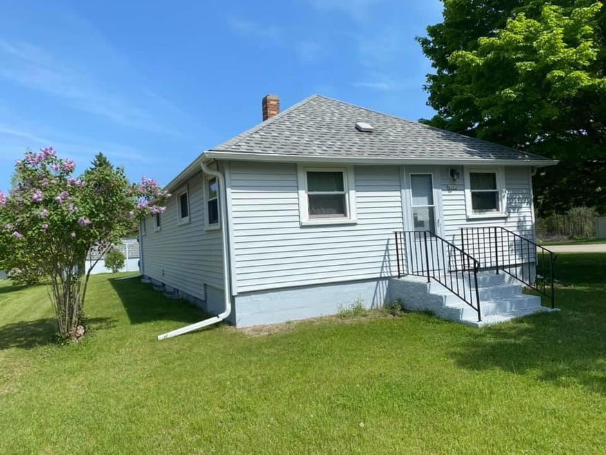 4102 13th St, Menominee, MI 49858 - photo 1
