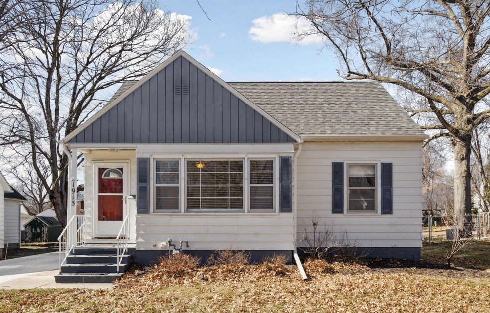 1913 Iowa St, Cedar Falls, IA 50613 - photo 1