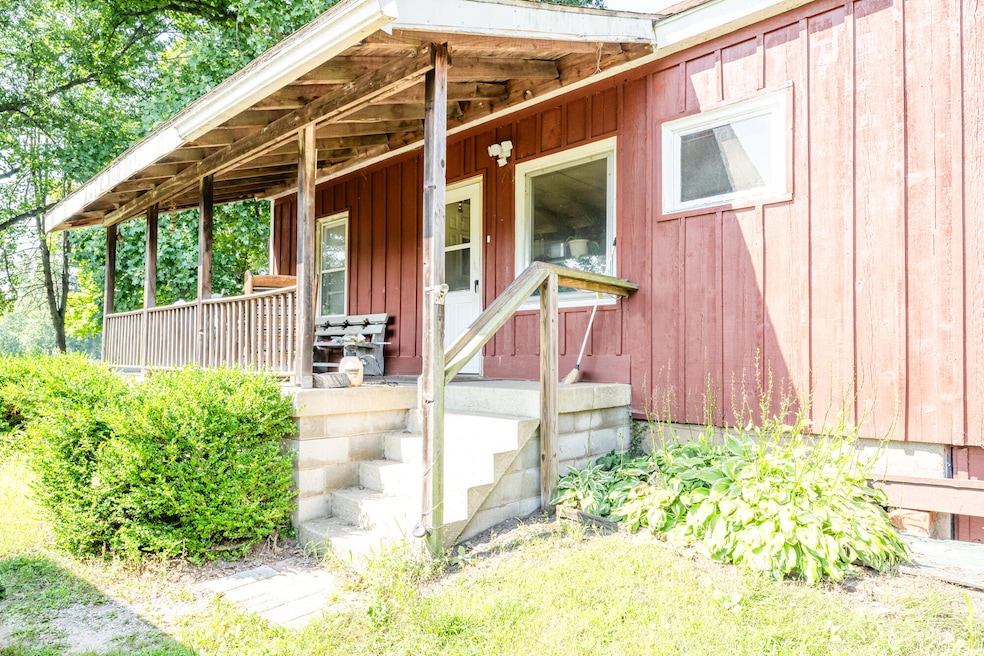 7462 W Martin Rd, Three Oaks, MI 49128 - photo 1