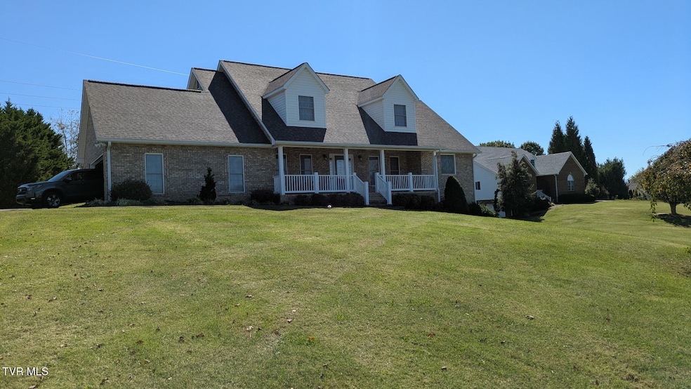 392 Reynolds Rd, Elizabethton, TN 37643 - photo 1