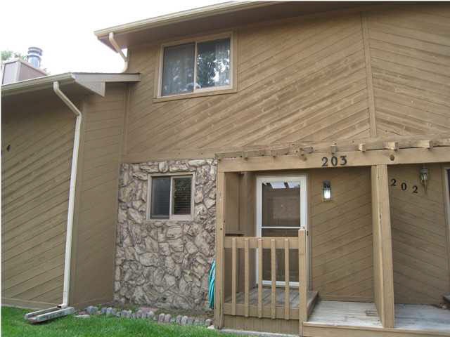 Welcome home to 1530 Smith Cir. #203