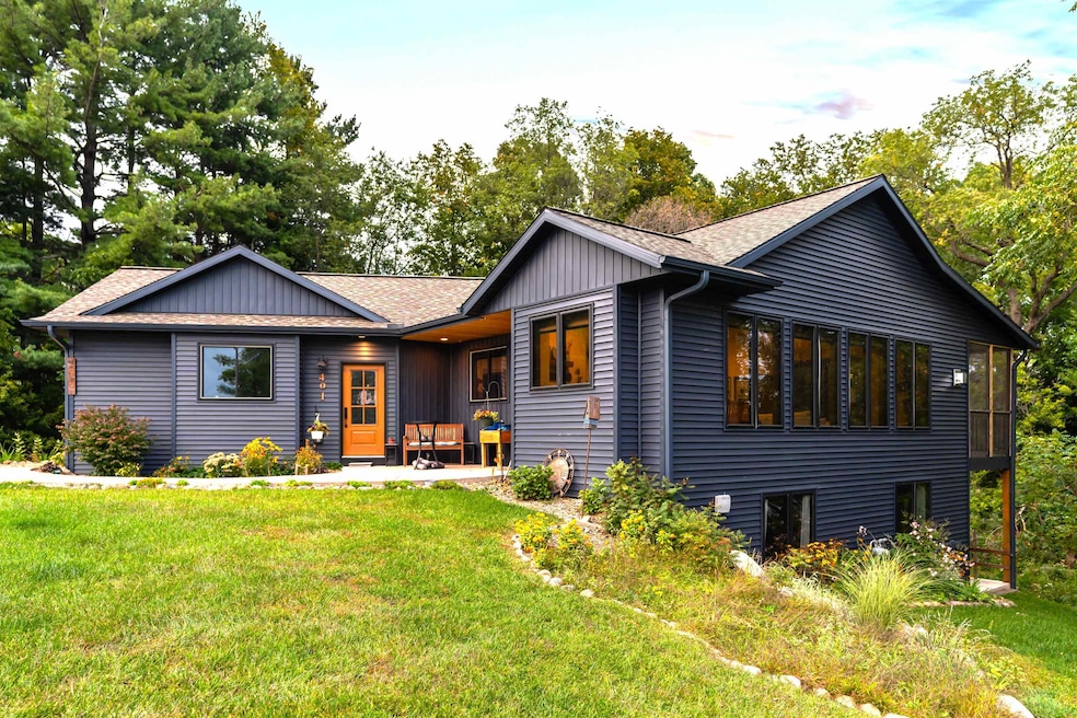 401 Inverness Terrace Ct unit 5, Baraboo, WI 53913 - photo 1