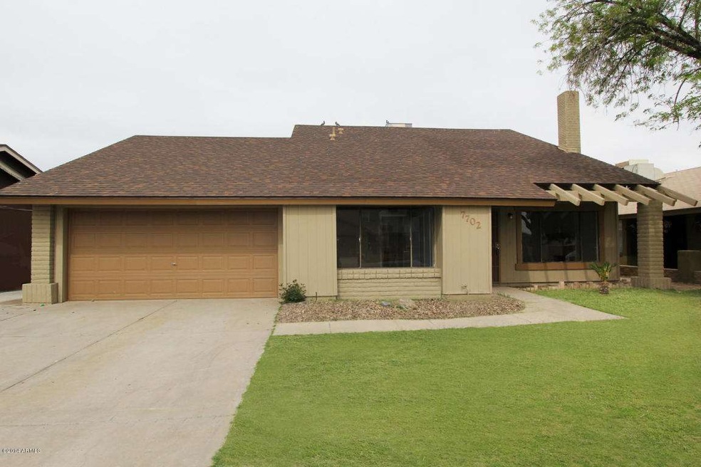 7702 W Pierson St Phoenix AZ-large-001-F