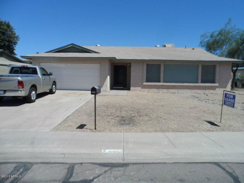 3 BEDROOM W/ NEW CARPET/NEW PAINT