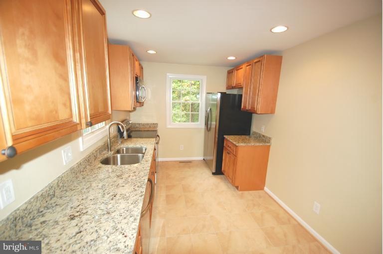 6747 Leeds Manor Rd, Marshall, VA 20115 - photo 1