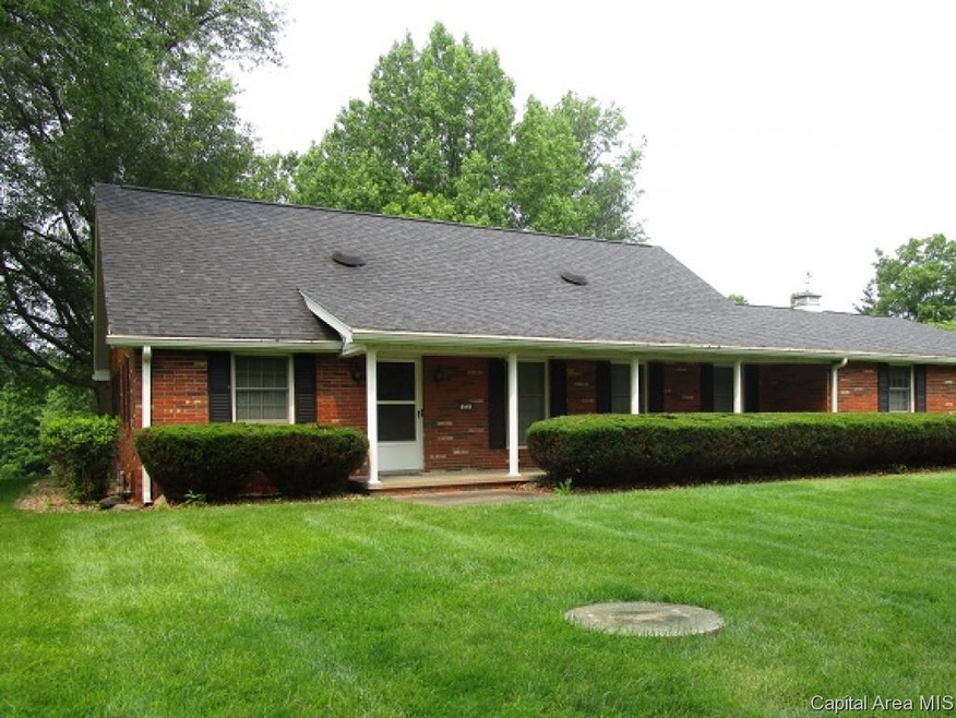 213 Leland Lake Dr, Jacksonville, IL 62650 - photo 1