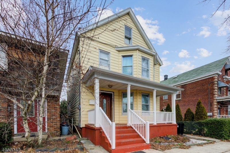 591 Johnstone St, Perth Amboy, NJ 08861 - photo 1
