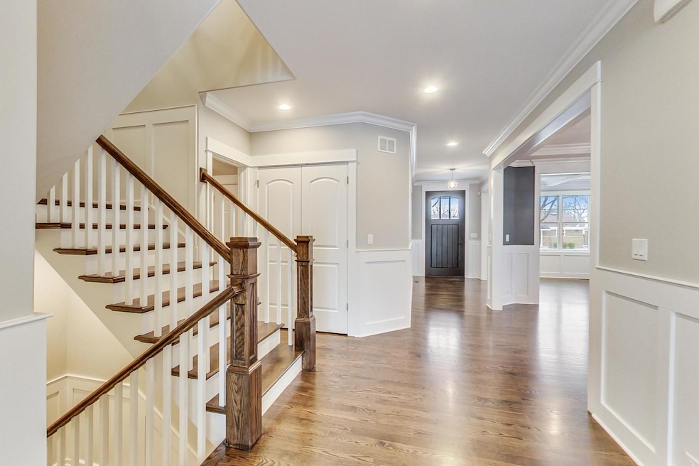 596 W Gladys Ave, Elmhurst, IL 60126 - photo 1